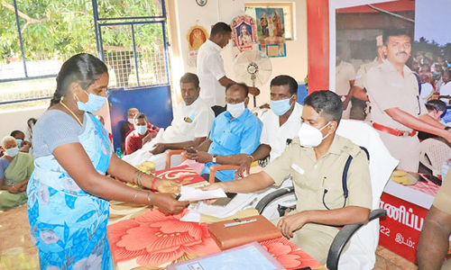 இலவச எண்கள் மூலம் பொதுமக்கள் புகார் தெரிவிக்கலாம் - எஸ்.பி.தகவல்