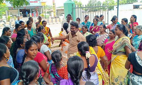 வத்தலக்குண்டு யூனியன் அலுவலகத்தில் பெண்கள் முற்றுகை