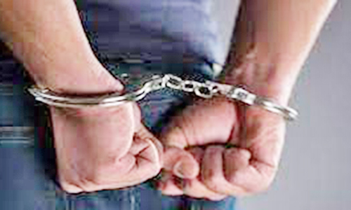 கந்துவட்டி கேட்டு மிரட்டிய தாய்-மகன் கைது