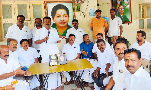 கிருஷ்ணகிரி மேற்கு மாவட்ட அ.தி.மு.க. சார்பில் எடப்பாடியை ஆதரித்து கூட்டம்