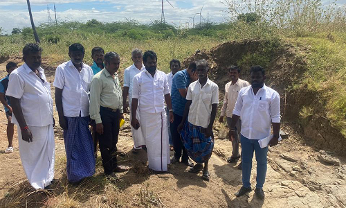 ஓட்டப்பிடாரம் அருகே கால்வாயில் உடைப்பு ஏற்பட்ட பகுதியில் யூனியன் தலைவர் ஆய்வு