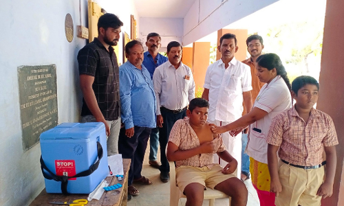 மெஞ்ஞானபுரத்தில் பள்ளி மாணவர்களுக்கு கொரோனா தடுப்பூசி முகாம்