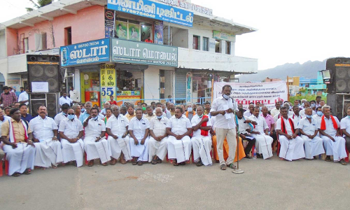 களக்காட்டில் அனைத்து கட்சியினர் ஆர்ப்பாட்டம்