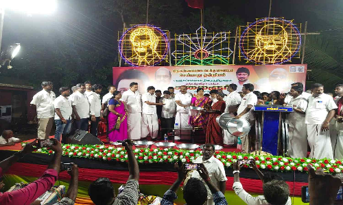 மாற்றுக் கட்சியை சேர்ந்த 100-க்கும் மேற்பட்டோர் தி.மு.க.வில் இணைந்தனர்