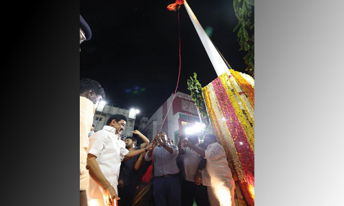 முதல் அமைச்சர் மு.க.ஸ்டாலின் தி.மு.க. கொடி ஏற்றி வைத்தார்