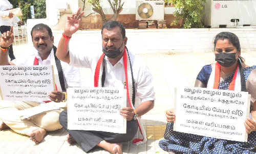 கோவை மாநகராட்சி கூட்டத்தில் இருந்து அ.தி.மு.க. கவுன்சிலர்கள் வெளிநடப்பு