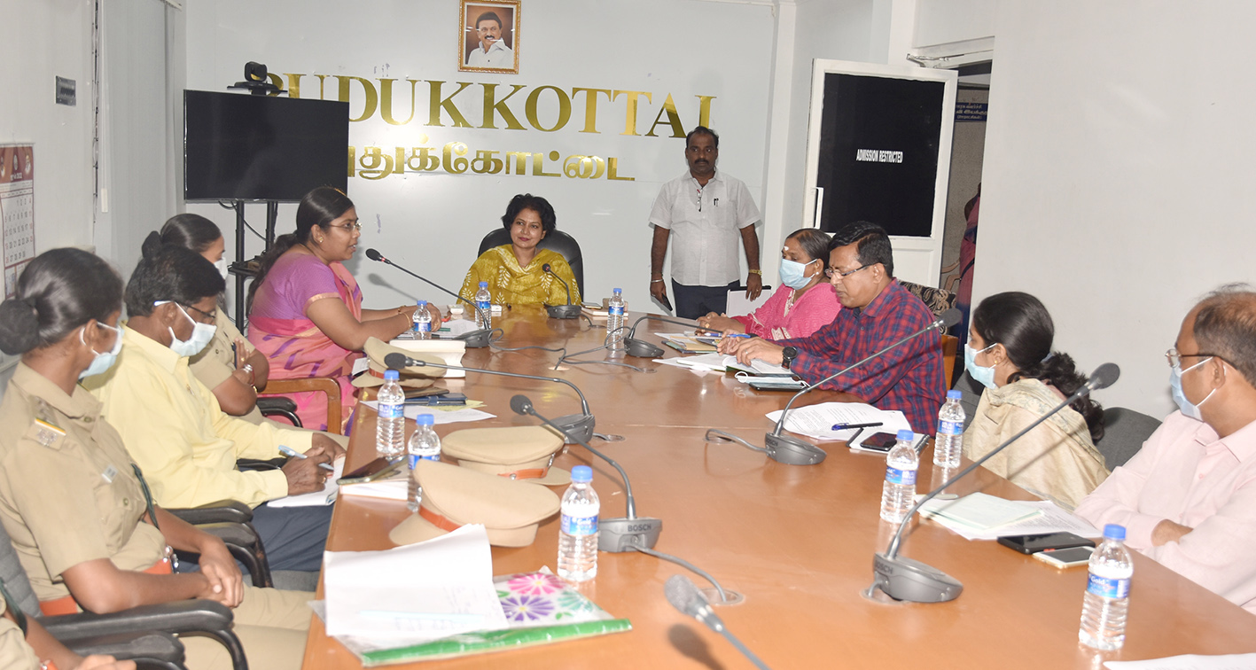 புதுக்கோட்டை அரசு அலுவலகங்களில் மரம் நடுதல், அகற்றுதல் தொடர்பான பசுமைக்குழு கூட்டம் புதுக்கோட்டை அரசு அலுவலகங்களில் மரம் நடுதல், அகற்றுதல் தொடர்பான பசுமைக்குழு கூட்டம்