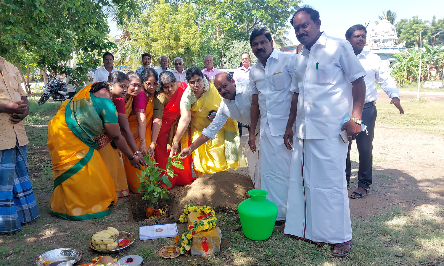 தர்மபுரி ஏ.எஸ்.டி.சி. நகரில் பசுமை பூங்கா அமைக்க பூமி பூஜை தர்மபுரி ஏ.எஸ்.டி.சி. நகரில் பசுமை பூங்கா அமைக்க பூமி பூஜை