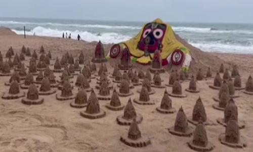 பூரி கடற்கரையில் 125 மணல் ரதங்களை உருவாக்கினார் சுதர்சன் பட்நாயக்