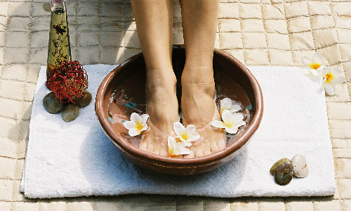 நீர்ச்சத்து குறைவும்... பாத வெடிப்பும்..