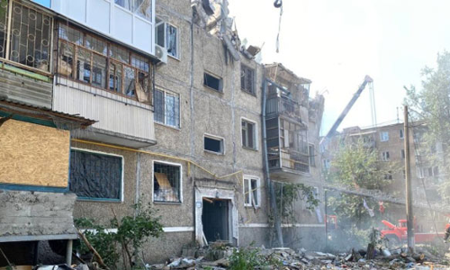 உக்ரைனில் அடுக்கு மாடி குடியிருப்பு மீது ரஷியா ஏவுகணை தாக்குதல்- 10 பேர் பலி