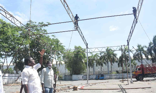அ.தி.மு.க. பொதுக்குழு கூட்டத்துக்கு பந்தல் அமைக்கும் பணிகள் தீவிரம்