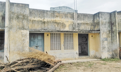 துணை சுகாதார நிலையத்தை சீரமைக்க கிராமமக்கள் கோரிக்கை