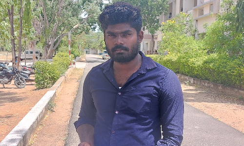 பதிவு செய்தது ஒன்று- பார்சலில் வந்தது ஒன்று:  விலை குறைந்த செல்போனை அனுப்பி வாலிபரை   ஏமாற்றிய ஆன்லைன் நிறுவனம்