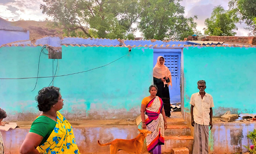 கடையம் அருகே பலத்த சூறைக்காற்றால்  4 வீடுகளின் மேற்கூரை சேதம்