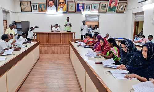 அட்டைகுளம் ஊரணியை மேம்படுத்த நடவடிக்கை- கடையநல்லூர் நகர்மன்ற கூட்டத்தில் தீர்மானம்