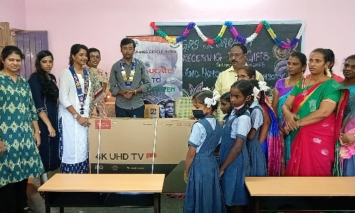 ஸ்மார்ட் வகுப்பறைகளுக்கான உபகரணங்கள் வழங்கல்