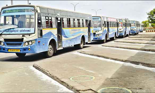 பஸ் நிலையத்தில் பயன்பாடின்றி இருக்கும் தண்ணீர் தொட்டி