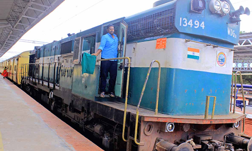 2 ஆண்டுகளுக்கு பிறகு இன்று முதல் நெல்லையில் இருந்து திருச்செந்தூர், செங்கோட்டைக்கு முன்பதிவில்லாத சிறப்பு ரெயில்கள் இயக்கம்