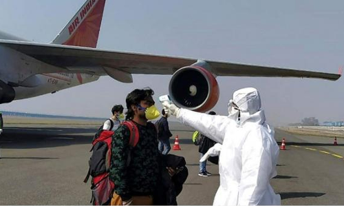 வெளிநாடுகளில் இருந்து கொரோனா அறிகுறியுடன் வந்த விமான பயணிகள்