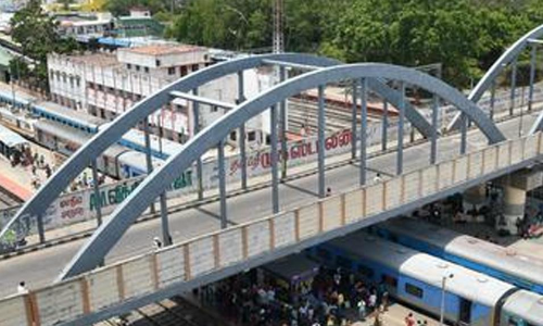 மேம்பால பணியை விரைந்து முடித்த அதிகாரிகளுக்கு கதிர் ஆனந்த் எம்.பி. பாராட்டு