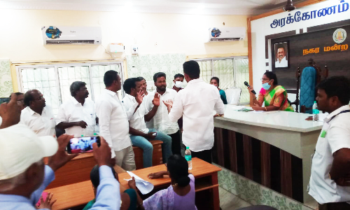 மக்கள் பிரச்சனைக்கு தீர்வு காண முடியவில்லை