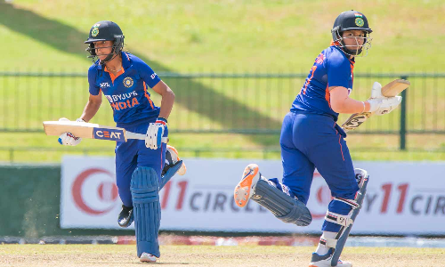 இலங்கைக்கு எதிரான முதல் ஒருநாள் போட்டி- இந்தியா 4 விக்கெட் வித்தியாசத்தில் வெற்றி