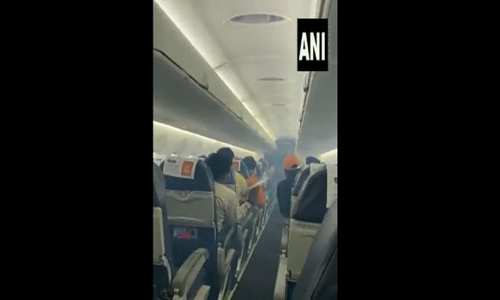 நடுவானில் திடீர் புகை- அவசரமாக தரையிறக்கப்பட்ட ஸ்பைஸ்ஜெட் விமானம்