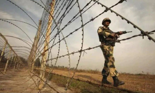 எல்லைக்குள் தவறுதலாக நுழைந்த 3 வயது பாக்., சிறுவன்- குடும்பத்தாரிடம் ஒப்படைப்பு