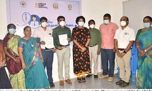 சிறப்பாக செயல்பட்ட மருத்துவர்களுக்கு பாராட்டு சான்றுகள்