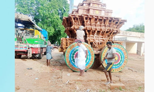 மாயூரநாதசுவாமி கோவில் தேரை சுத்தப்படுத்தும் பணி