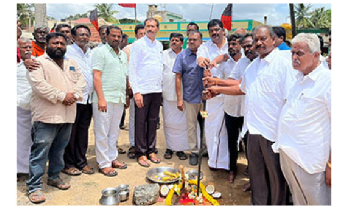 அலசபள்ளி கிராமத்தில்  புதிய சிமெண்ட் சாலை அமைப்பதற்கான பணிகள்-  பிரகாஷ் எம்.எல்.ஏ. தொடங்கிவைத்தார்