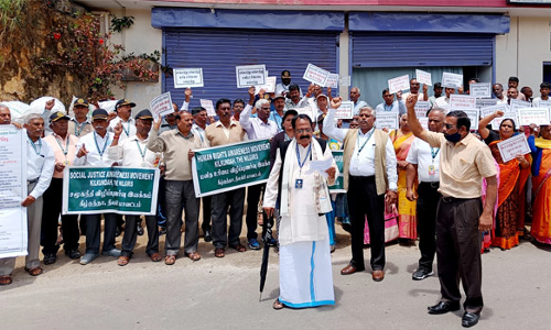 மஞ்சூரில் டாஸ்மாக் கடையை மாற்றக் கோரி போராட்டம்