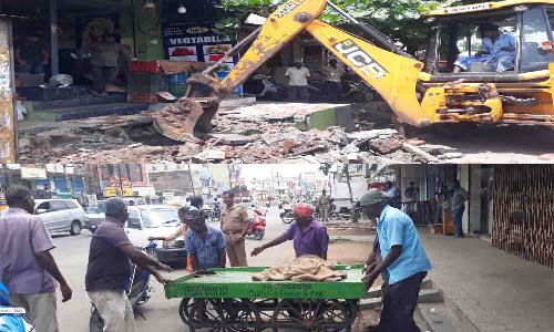 திருப்பூரில் ஆக்கிரமிப்பு கடைகள் அகற்றம் - அதிகாரிகள் அதிரடி நடவடிக்கை