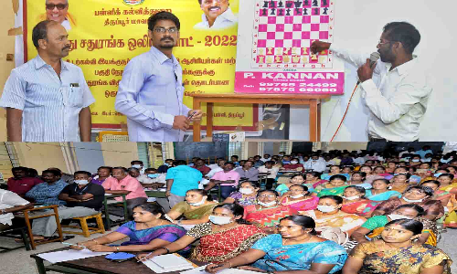 உடற்கல்வி ஆசிரியா்களுக்கு சதுரங்க விதிகள் குறித்த பயிற்சி