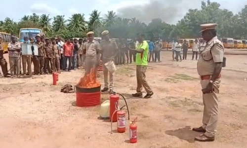 ஊத்தங்கரையில்  தனியார் பள்ளி வாகனங்களை அதிகாரிகள் ஆய்வு