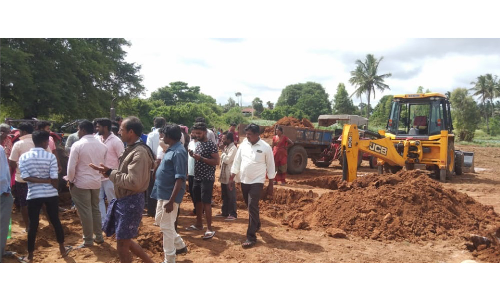 தேன்கனிக்கோட்டை அருகே   மின் தகனமேடை அமைக்க கிராம மக்கள் எதிர்ப்பு