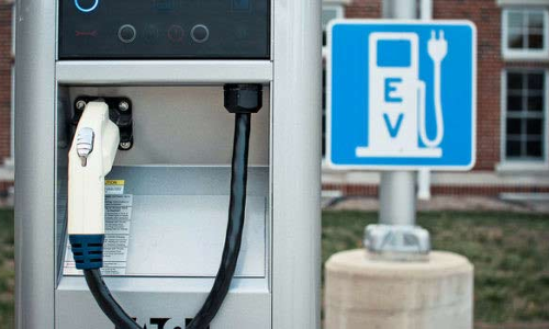 இரண்டு எலெக்ட்ரிக் வாகனங்களை உருவாக்கும் இந்துஸ்தான் மோட்டார்ஸ்