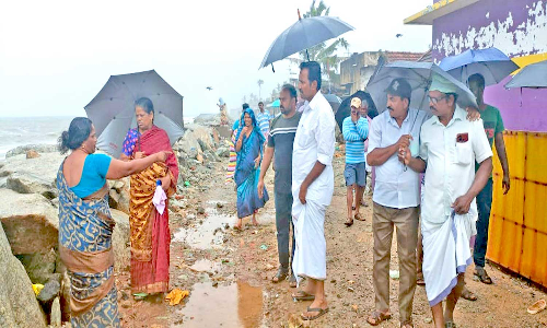 ரூ.85 கோடி மதிப்பில் தூண்டில் வளைவு - கடலரிப்பு தடுப்பு சுவர்கள்