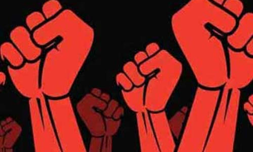 அரசு பள்ளியில் சிமெண்ட் சிலாப் இடிந்து விழுந்ததால் பரபரப்பு- பெற்றோர் ஆர்ப்பாட்டம்