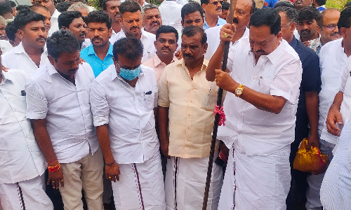 சூளகிரி தாலுகா பகுதியில்   ரூ.17.48 கோடி செலவில் வளர்ச்சி பணிகள்-   அமைச்சர் காந்தி தொடங்கி வைத்தார்