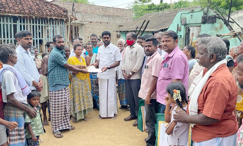 தீவிபத்தில் பாதிக்கபட்டோருக்கு நிதியுதவி