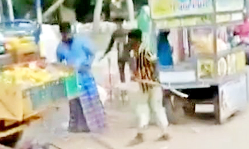 கஞ்சா போதையில் வியாபாரிகளை அடித்து அட்டூழியம் செய்த சிறுவர்கள்