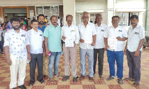 செல்போன் டவர் அமைக்க பொதுமக்கள் எதிர்ப்பு