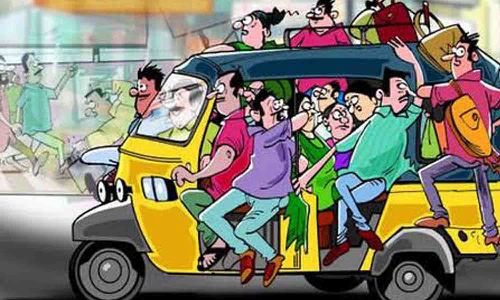 விதிகளை பின்பற்றி பள்ளி மாணவர்களை அழைத்து செல்ல வேண்டும் -  ஆட்டோ டிரைவர்களுக்கு போலீசார் அறிவுறுத்தல்