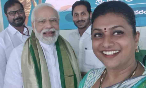 பிரதமருடன் மோடியுடன் செல்பி எடுத்து கொண்டார் அமைச்சர் ரோஜா