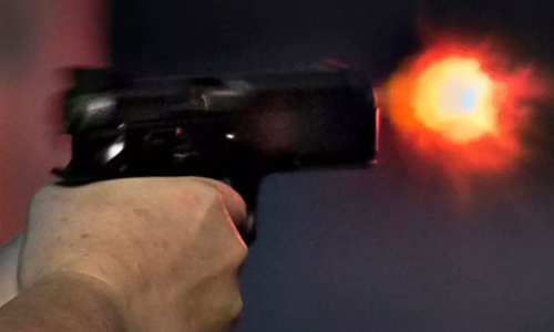 அமெரிக்க சுதந்திர தின அணிவகுப்பில் துப்பாக்கி சூடு: பலி எண்ணிக்கை 6 ஆக உயர்வு- வாலிபர் கைது