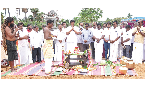 கந்திகுப்பம் அருகே  ரூ.9.90 லட்சம் மதிப்பிலான  பல்நோக்கு கட்டிடம் கட்டும் பணி-  செல்லக்குமார் எம்பி., தொடங்கி வைத்தார்