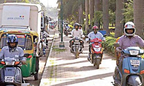 விதிகளை மீறுவதால் விபத்தில் சிக்கும் வாகன ஓட்டிகள் - தடுக்க நடவடிக்கை எடுக்கப்படுமா?