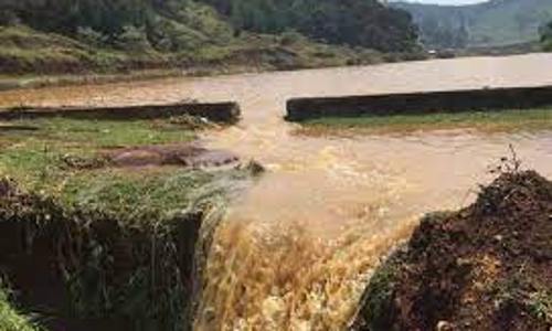 கோத்தகிரியில் தொடர் மழையால் நிரம்பி வழியும் ஈளாடா தடுப்பணை